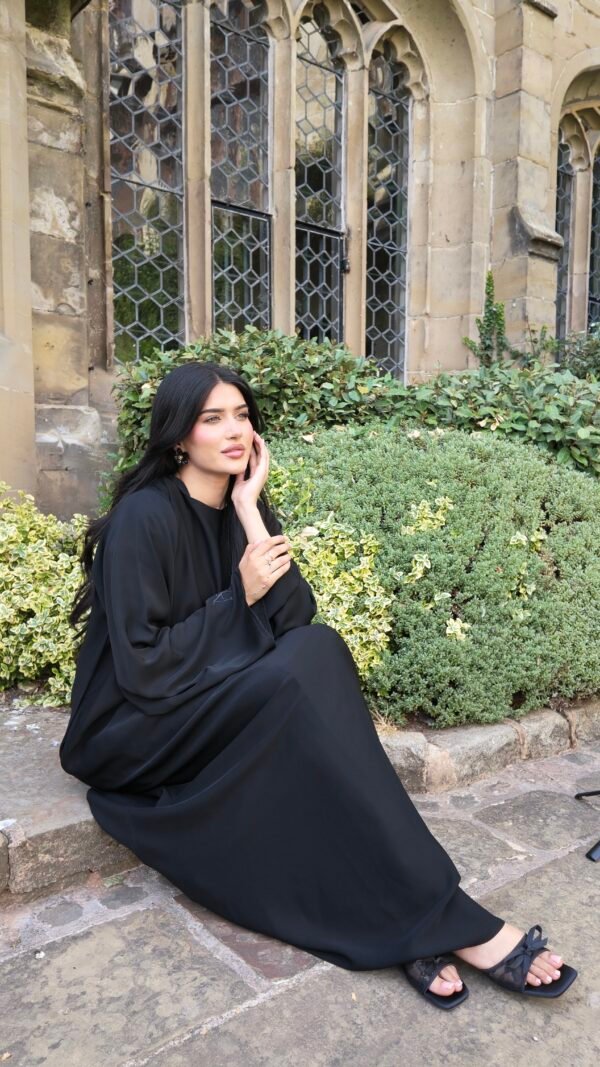 Black Azhara Essential Abaya