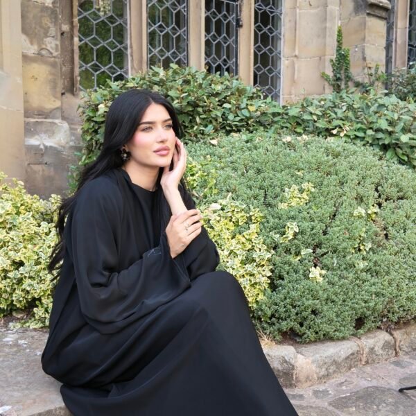 Black Azhara Essential Abaya