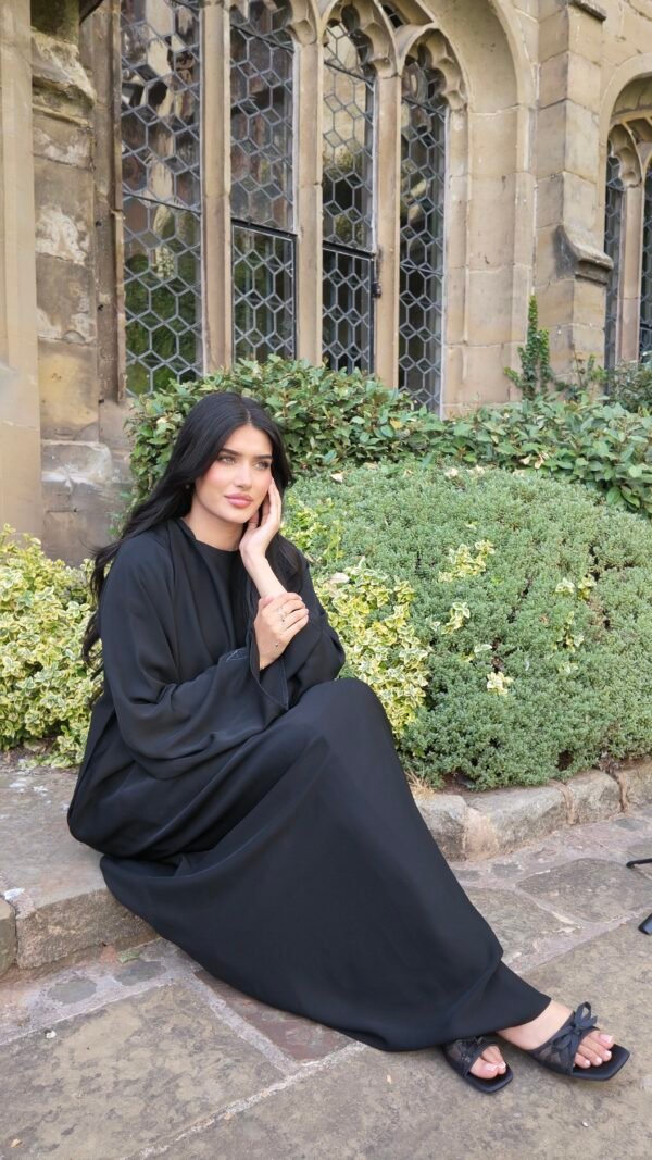 Black Azhara Essential Abaya