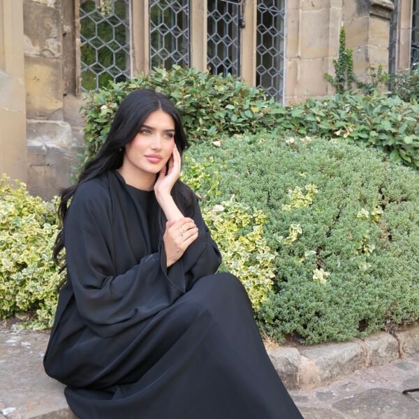 Black Azhara Essential Abaya